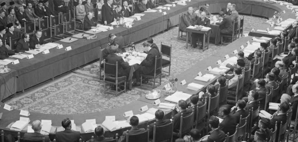 Latar Belakang dan Peran Sejarah Konferensi Meja Bundar